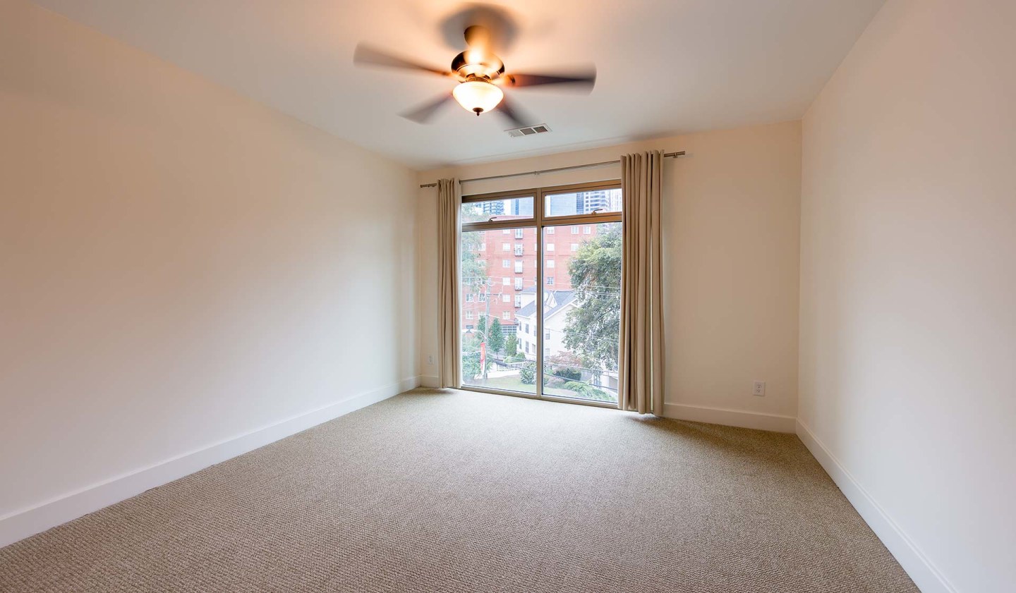 1045 on the Park Apartment Homes Image 8