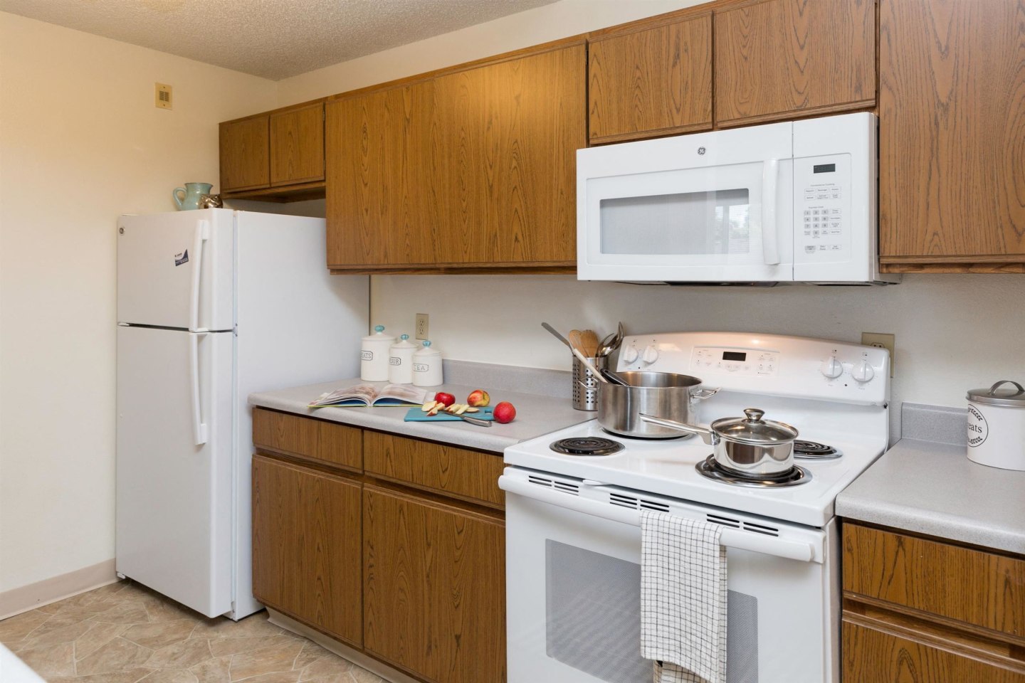 Somerset Apartments Image 19