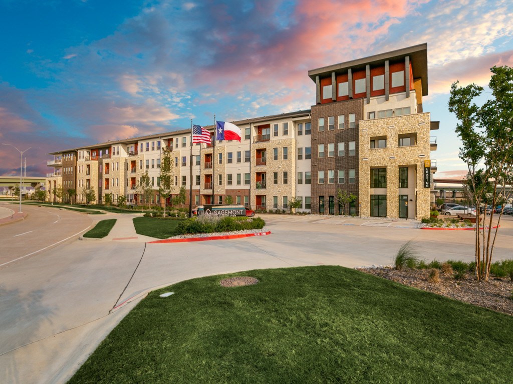 Sagemont Luxury Living Image 116