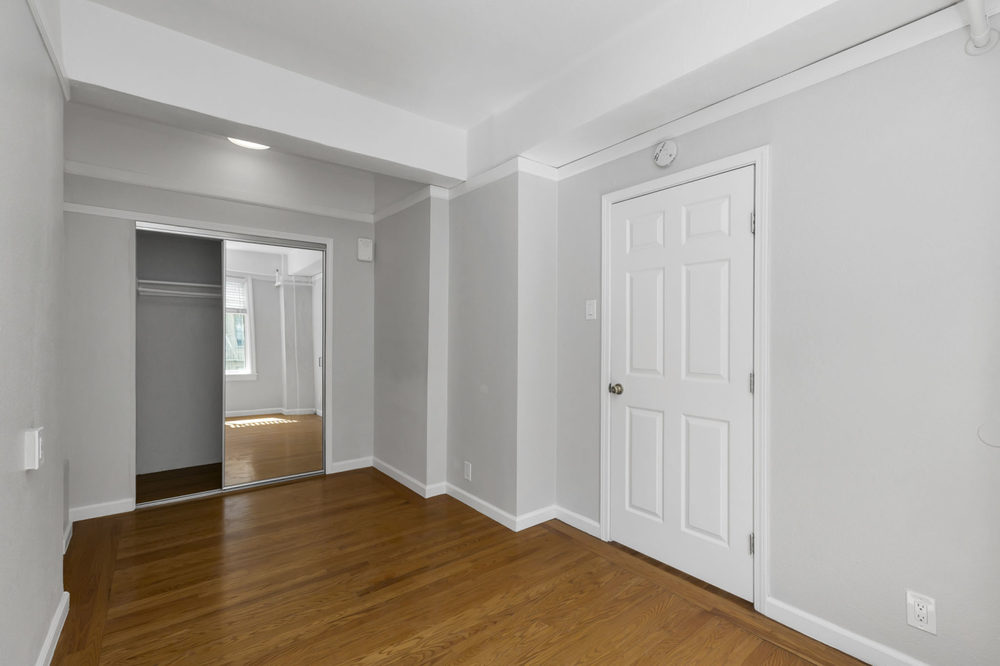 455 Hyde Image 7