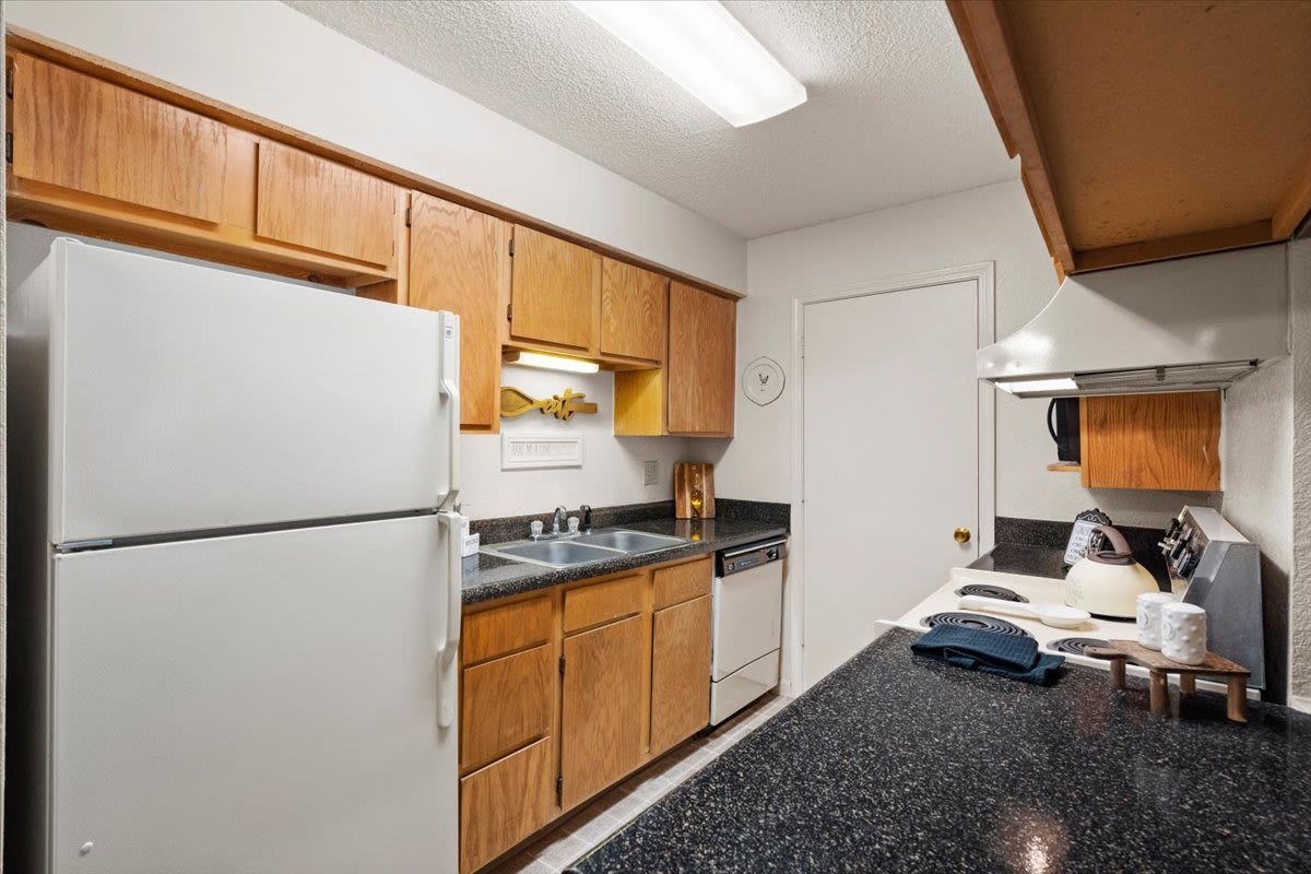 Wind River Lodge Apartments & Townhomes Image 6