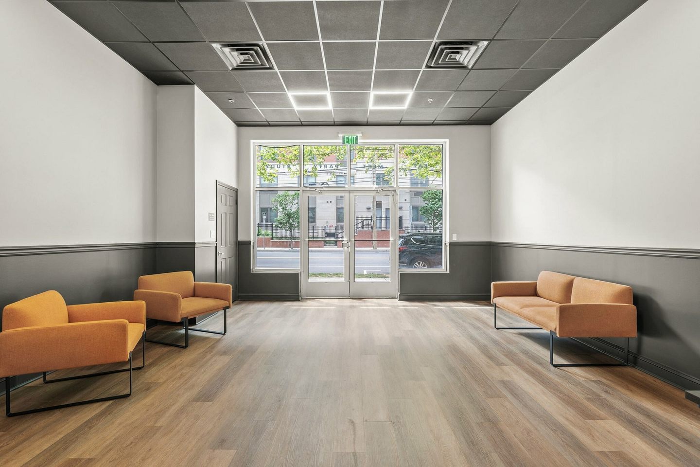 Renaissance Plaza Square Image 8