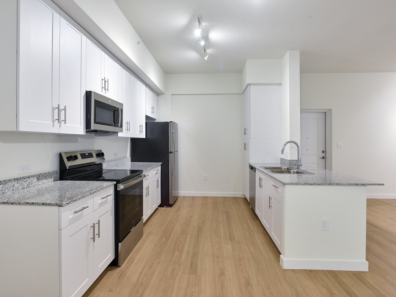 Gateway Luxury Apartments Image 7