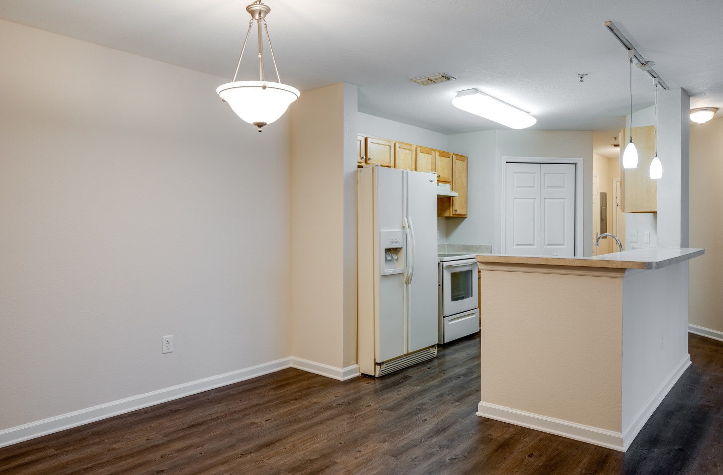 Villages at Lake Pointe Apartments and Townhomes Image 9
