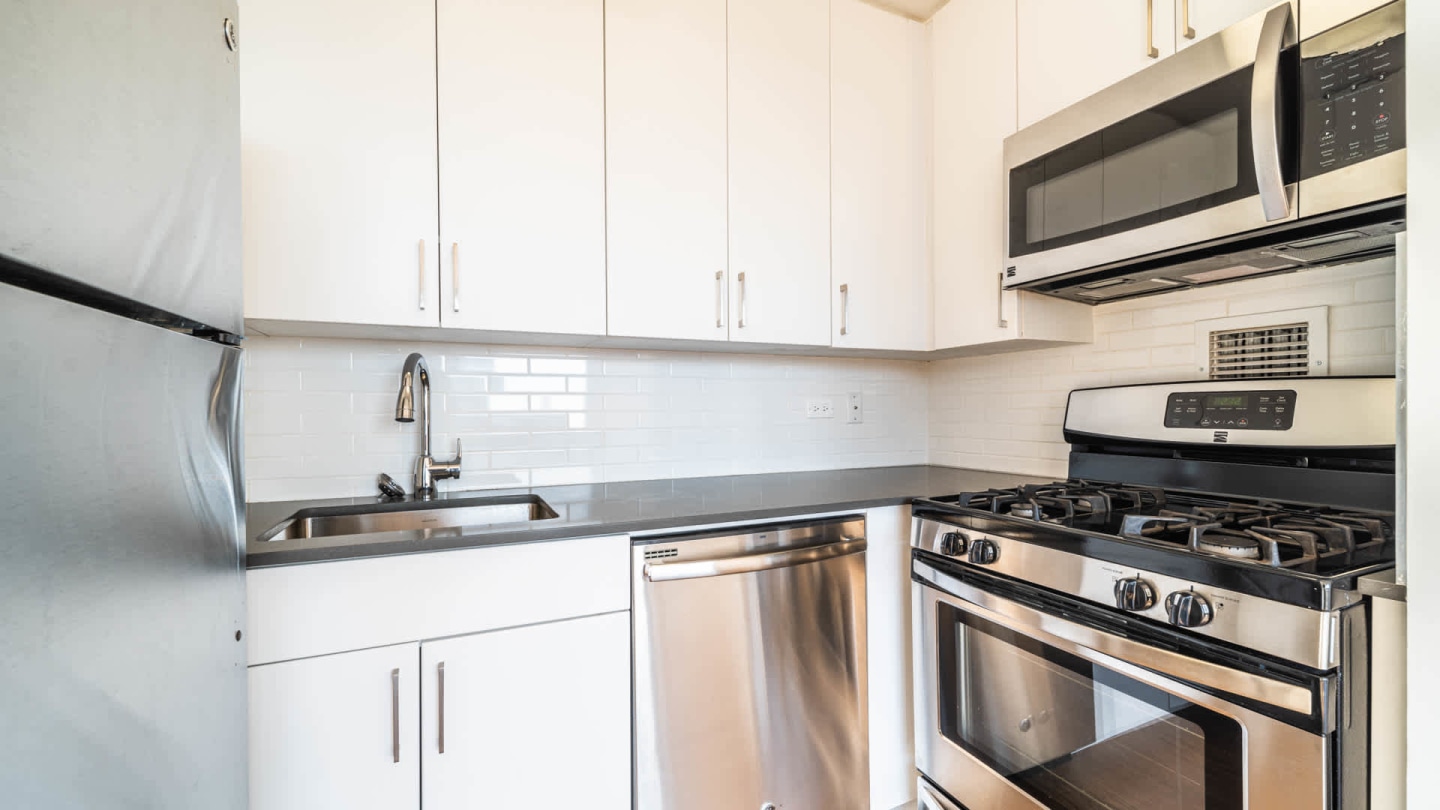 300 East 39th Image 18