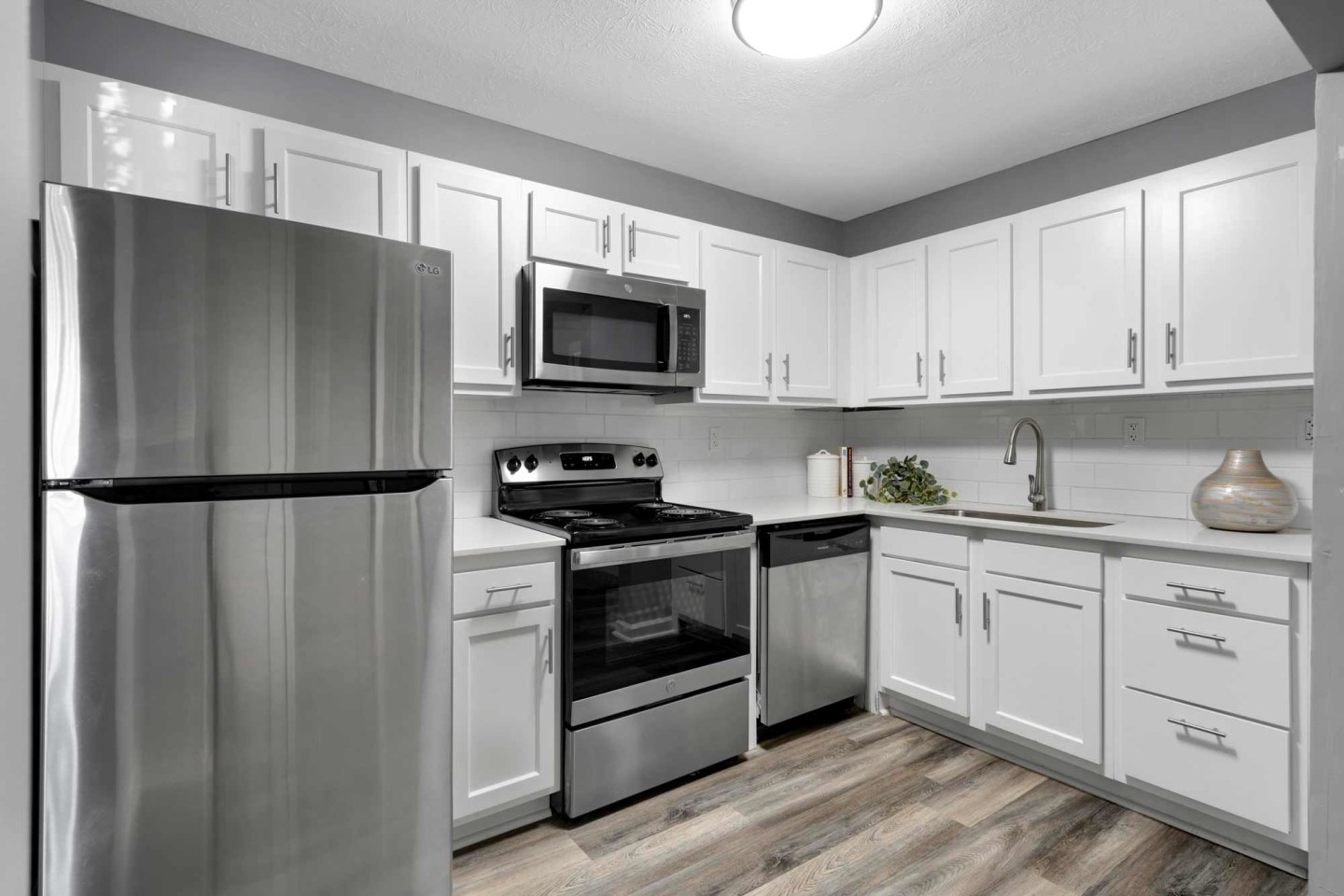 Station J-Town Apartments Image 7