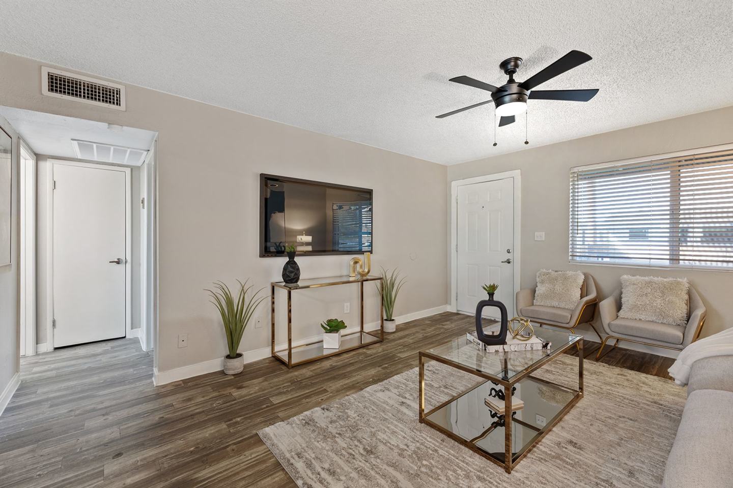 Camelback Village Apartments Image 9