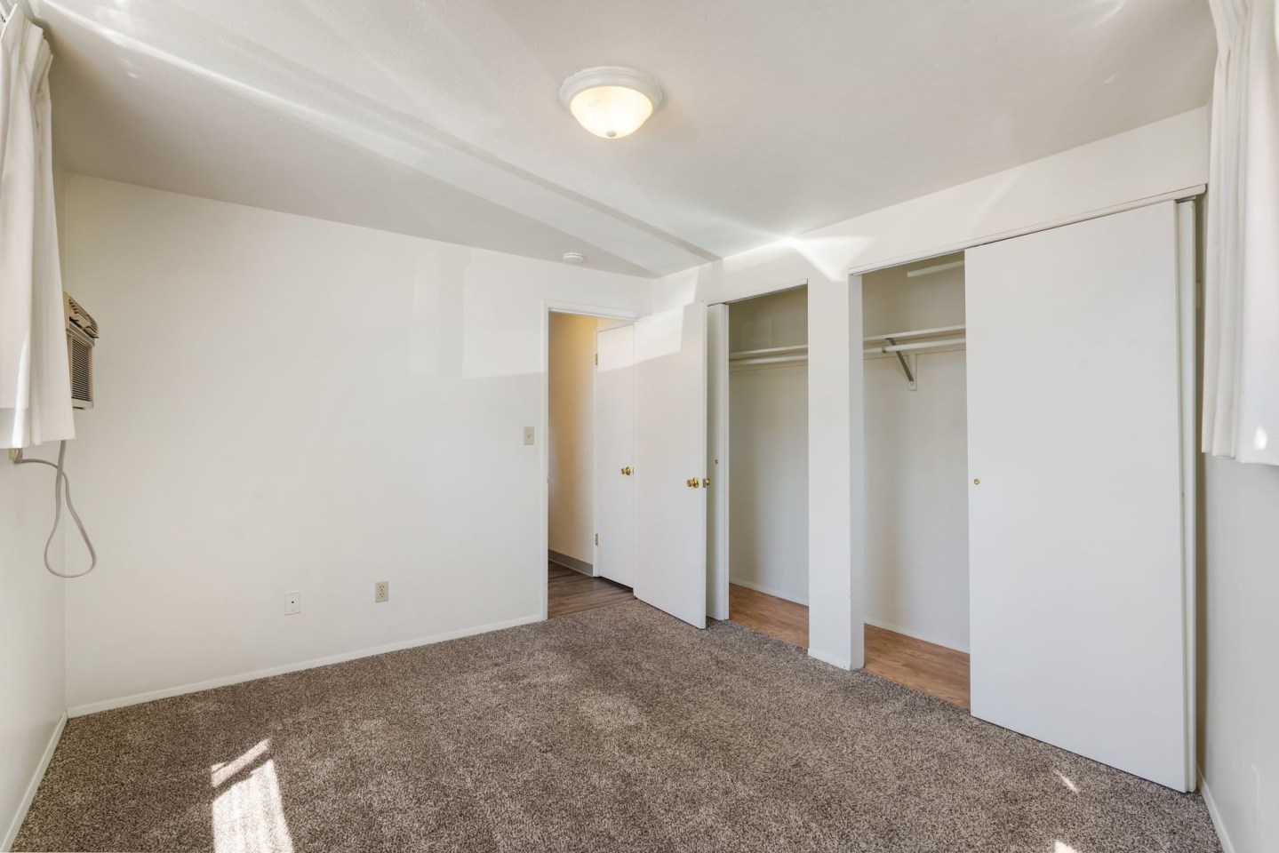 Dolphin Apartments Image 9