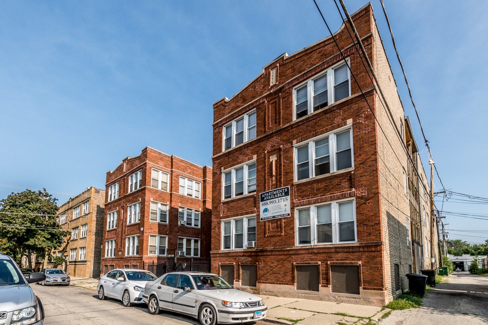 212 E 69th Place Image 11