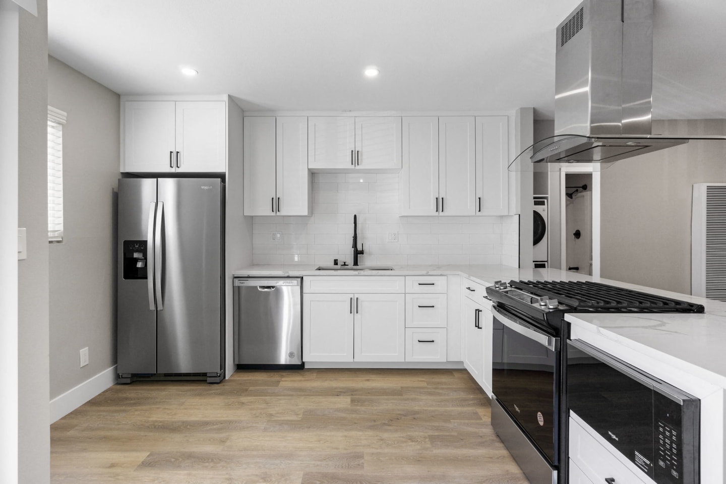Ocean Breeze Terrace Image 18