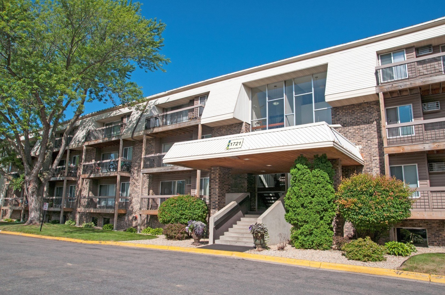 Burnsville Parkway Apartments Image 12
