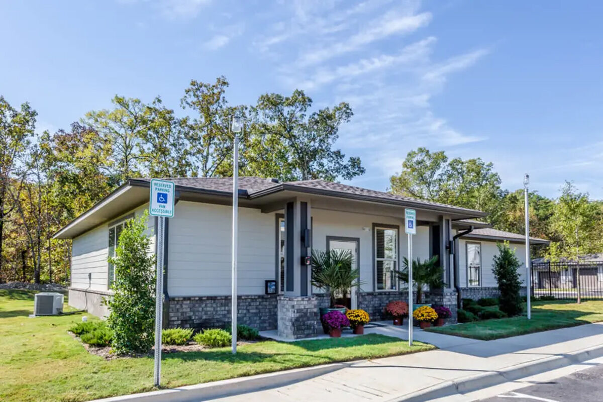 Landmark Apartments I & II Image 36