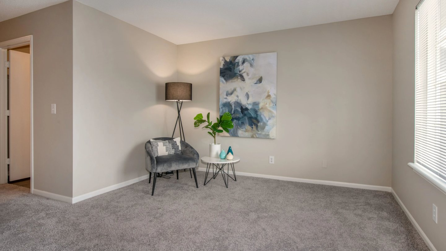 Emory Lakes Luxury Apartments Image 13