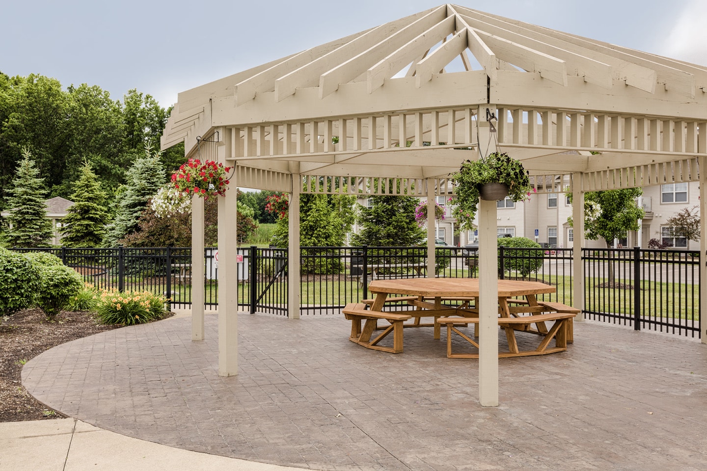 Cobblestone Court Apartments Image 21