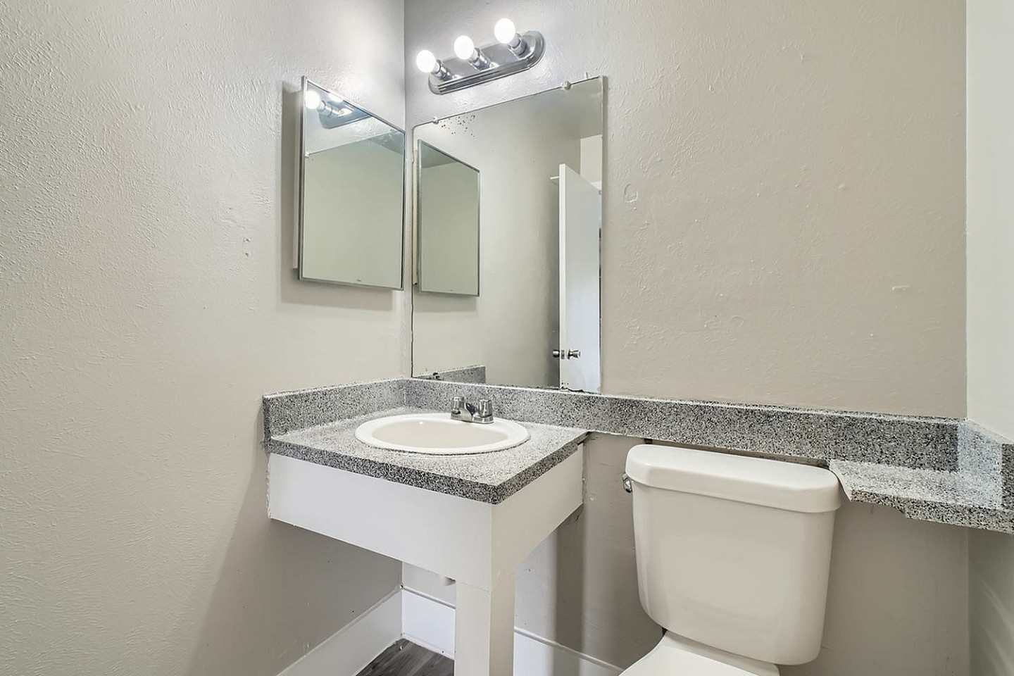 The Courtland Image 24