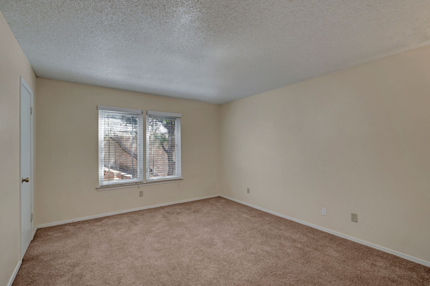 SUMMERTREE PLACE Image 9