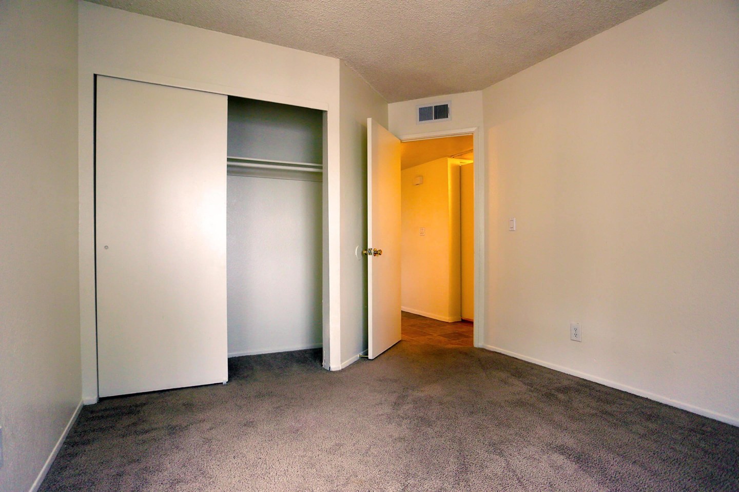 Brook Creek Apartments Image 9