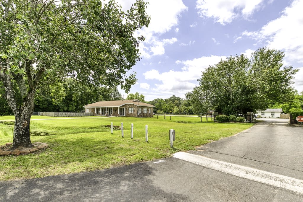 Briarwood Condominiums Image 9