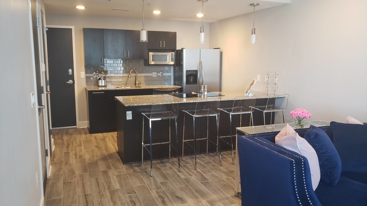 909 Walnut Image 3