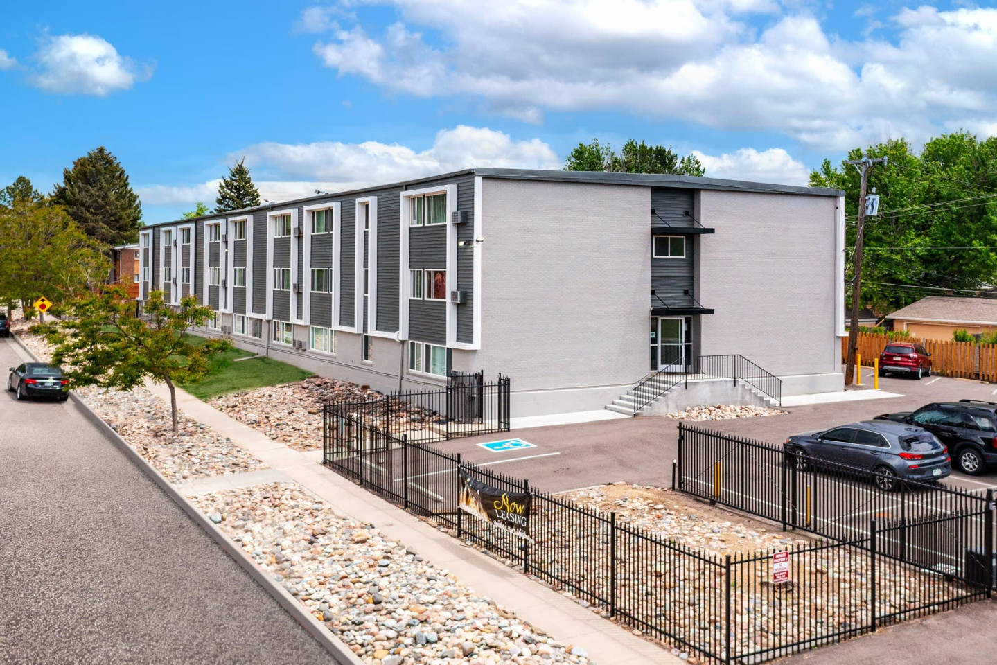 Lelaray Apartments Image 2