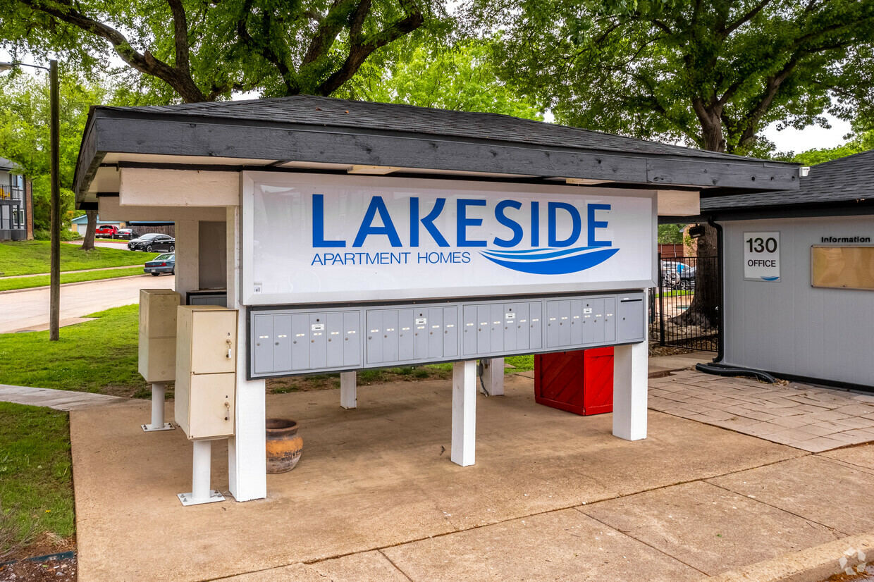 Lakeside Apartment Homes Image 4