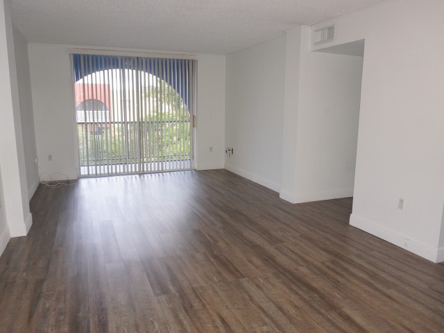 Lago Club Apartments Image 7