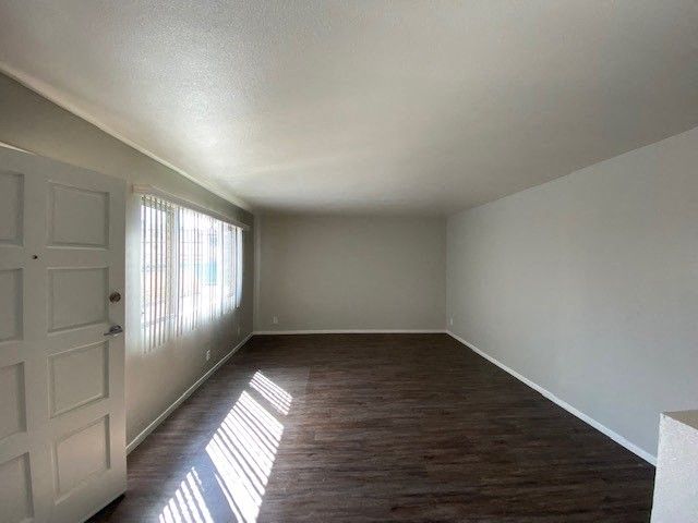 Tustin Arms Apartment Homes Image 9