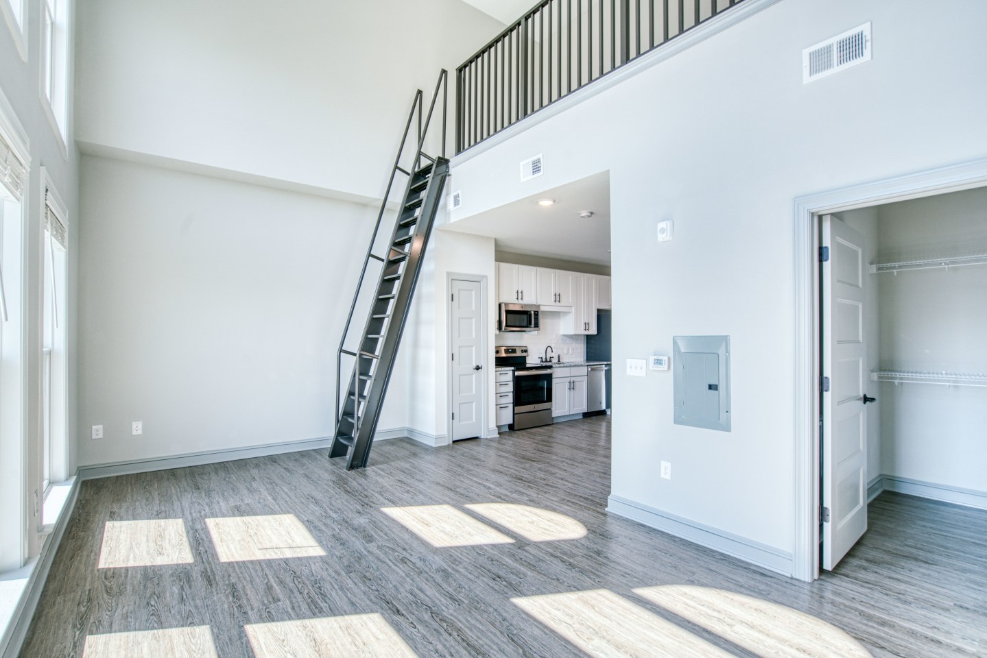 655 East Bay Image 4