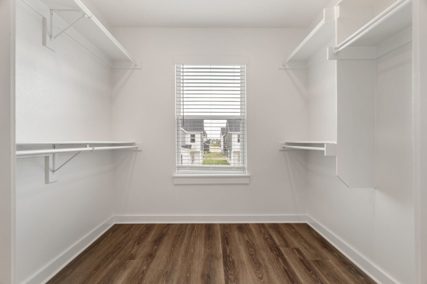 BIRDMASTER DRIVE RESIDENCES Image 23
