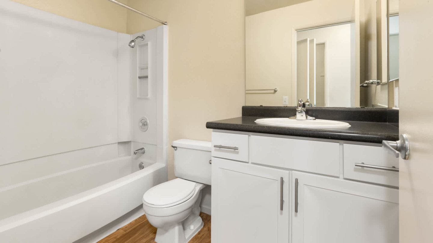 Schooner Bay Apartment Homes Image 9