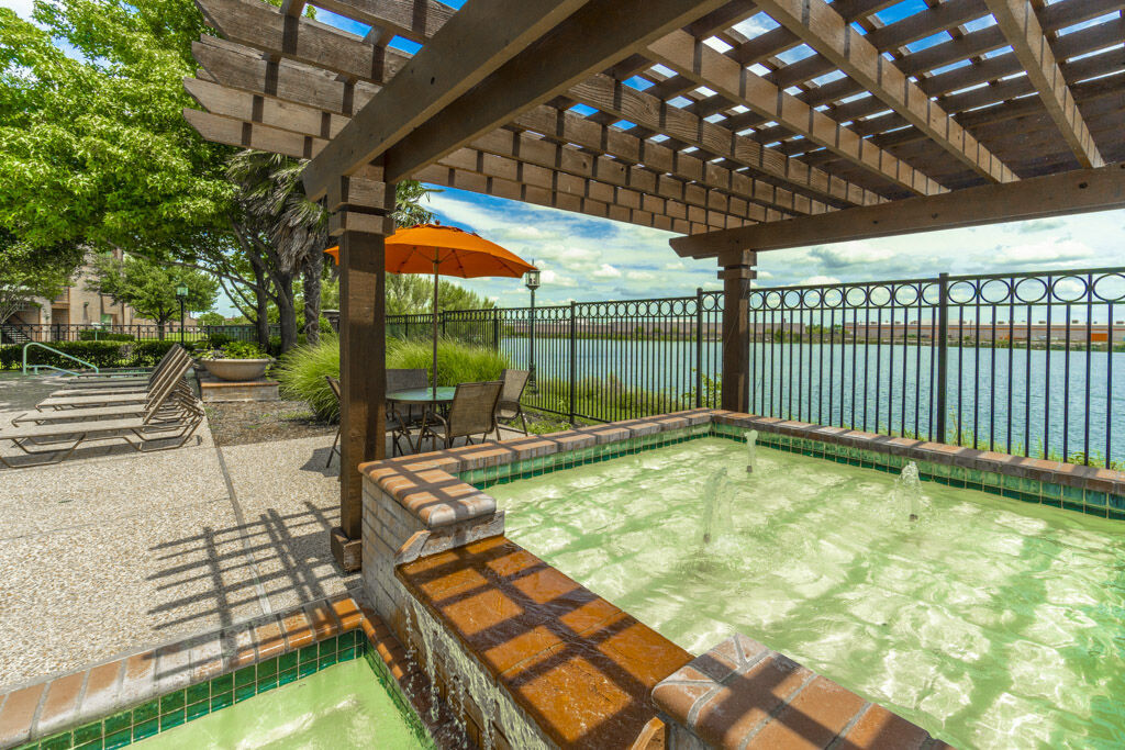 Blue Lake Villas II Image 16