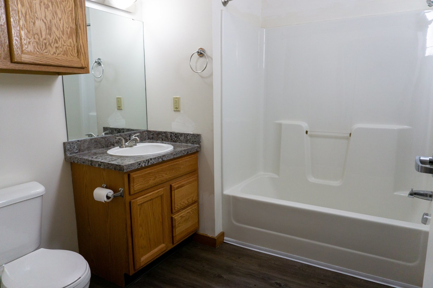 Off Broadway Apartments Image 5