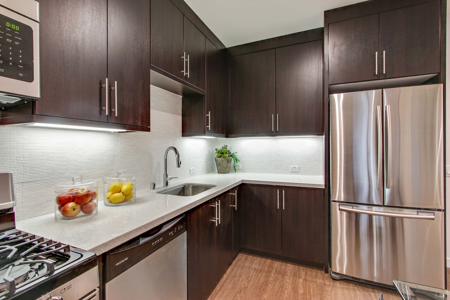 The Metropolitan at Larchmont Village Image 9