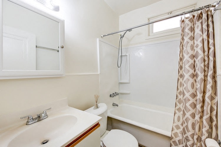 3213 Wisconsin Image 11