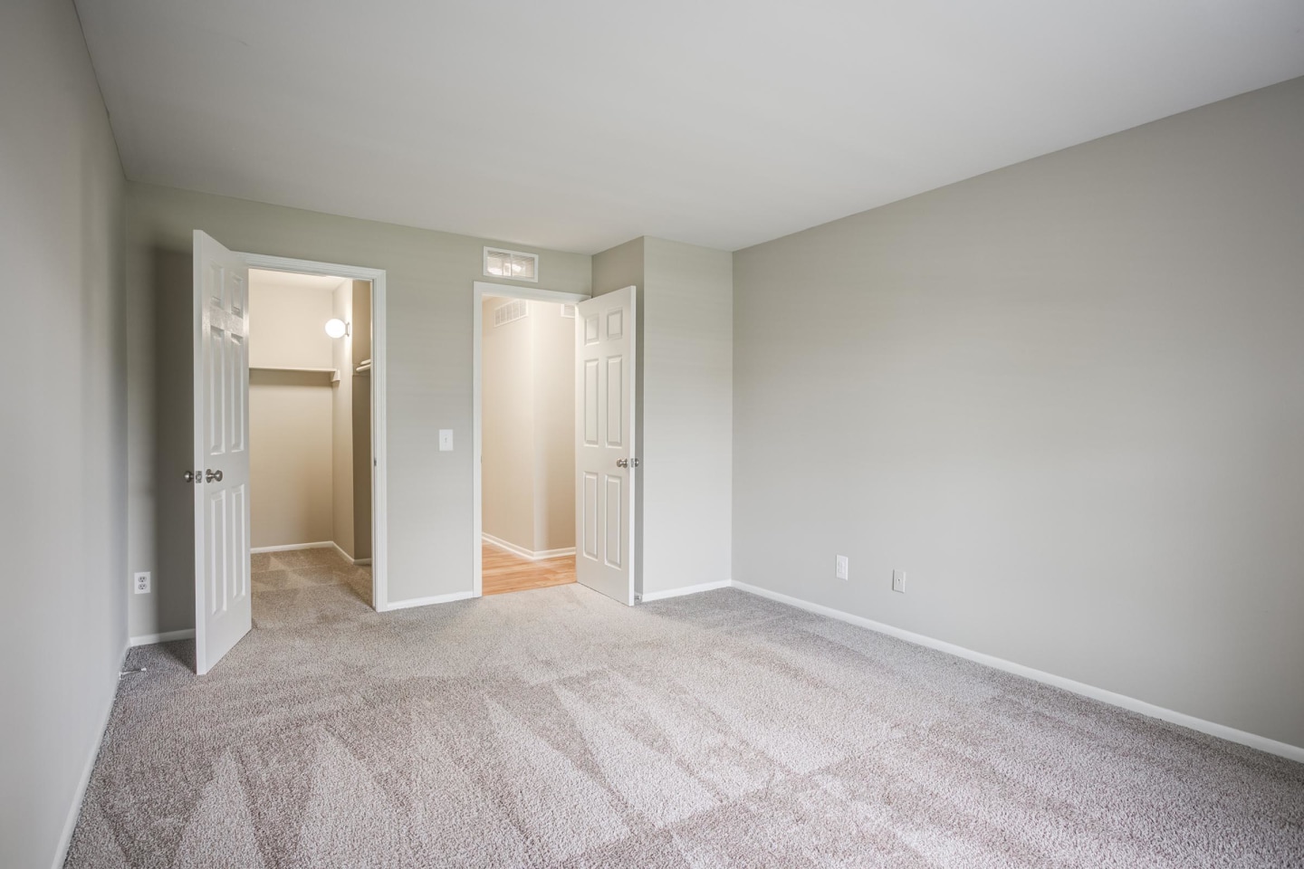 Kensington at Beverly Hills Image 32