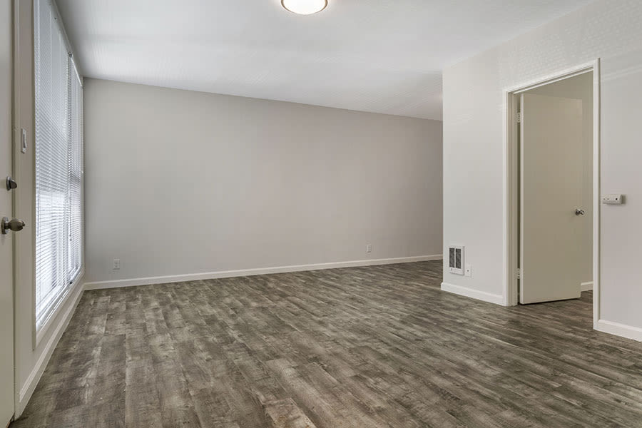444 28th Street Apartments Image 24