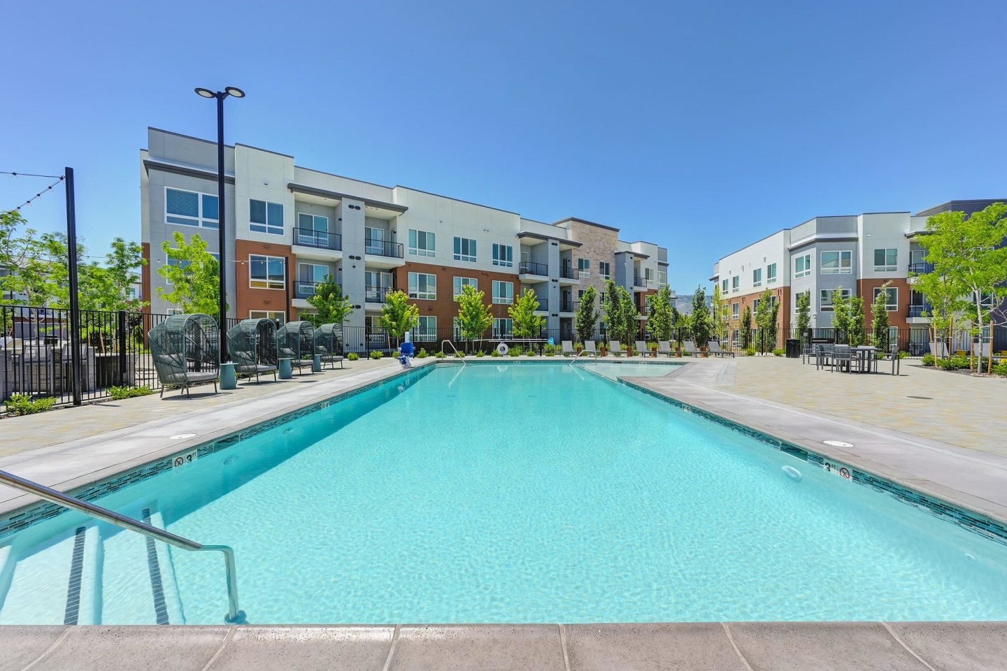 Halcyon Apartments Image 37