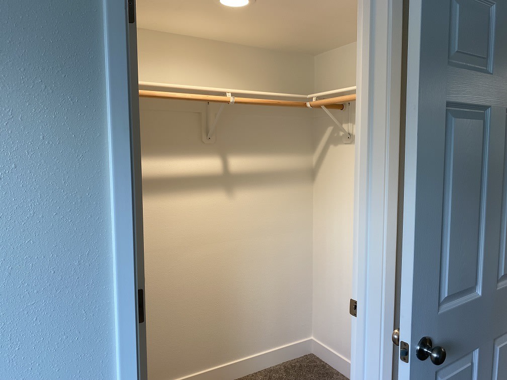 Regency Park Apartments Image 12