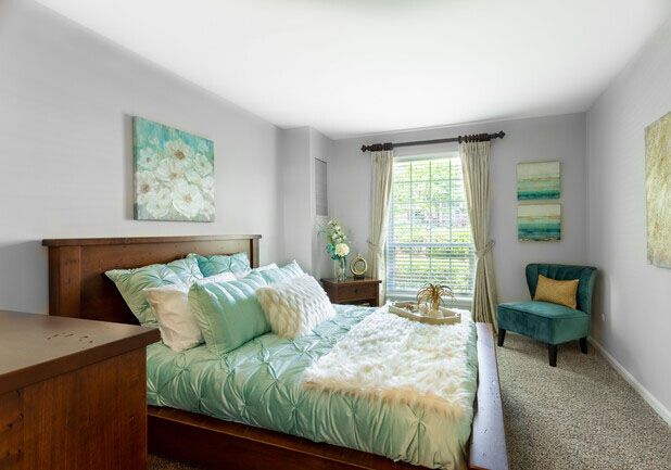 Versailles on the Lakes Oakbrook Image 17