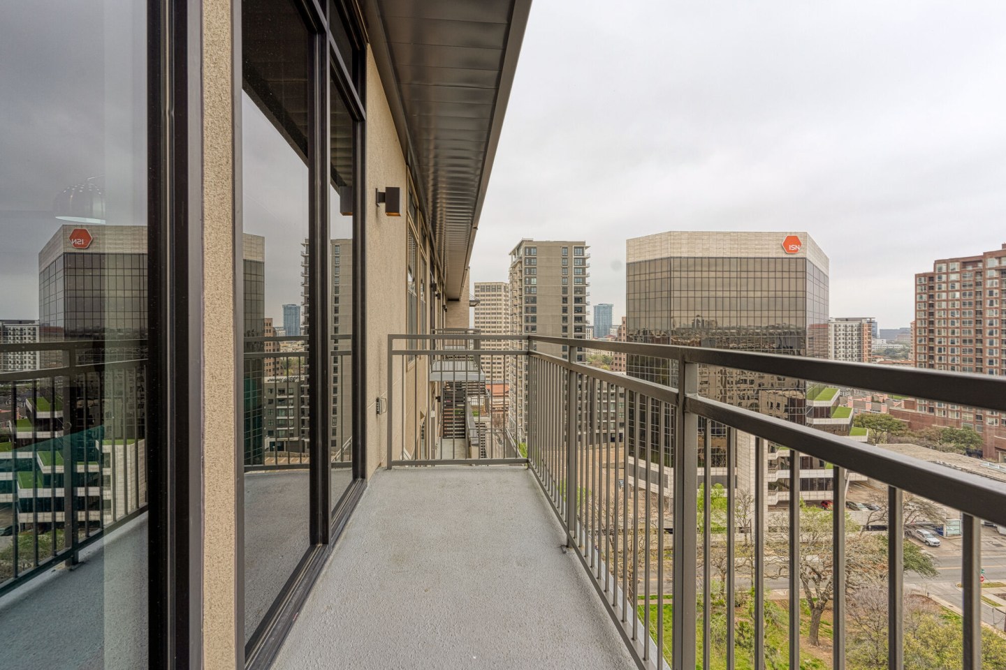 Residences at The Grove Image 43