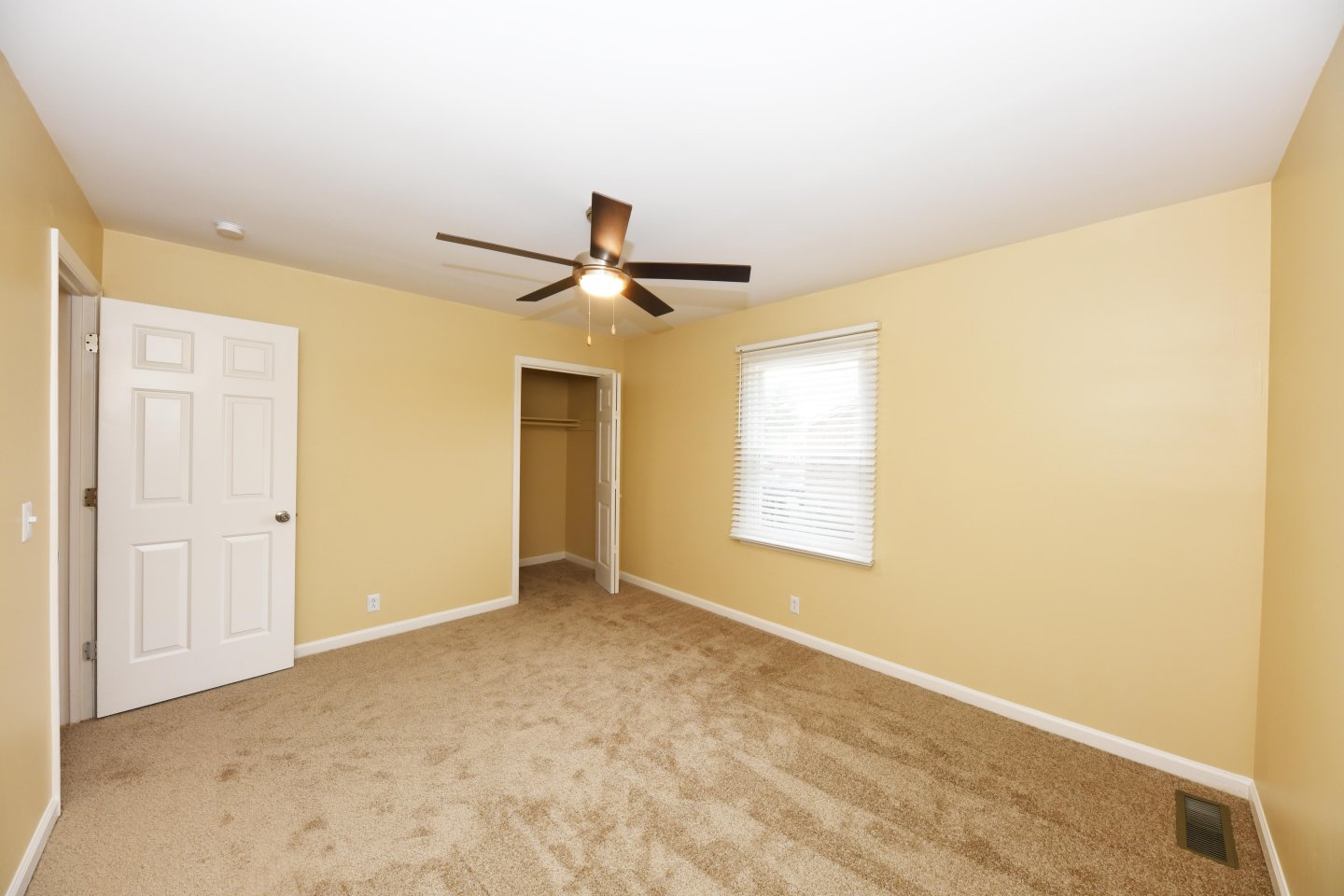 Hunter's Court Image 3