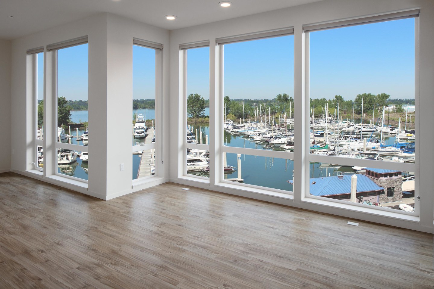 Yacht Harbor Club Image 36
