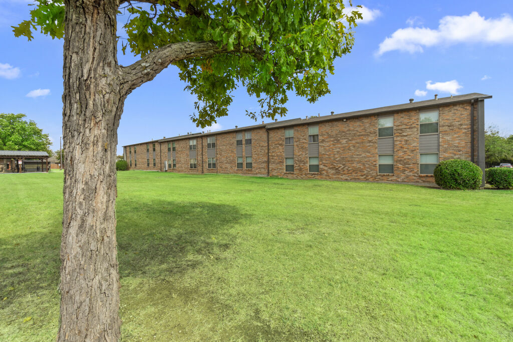 Cleburne Plaza Image 15