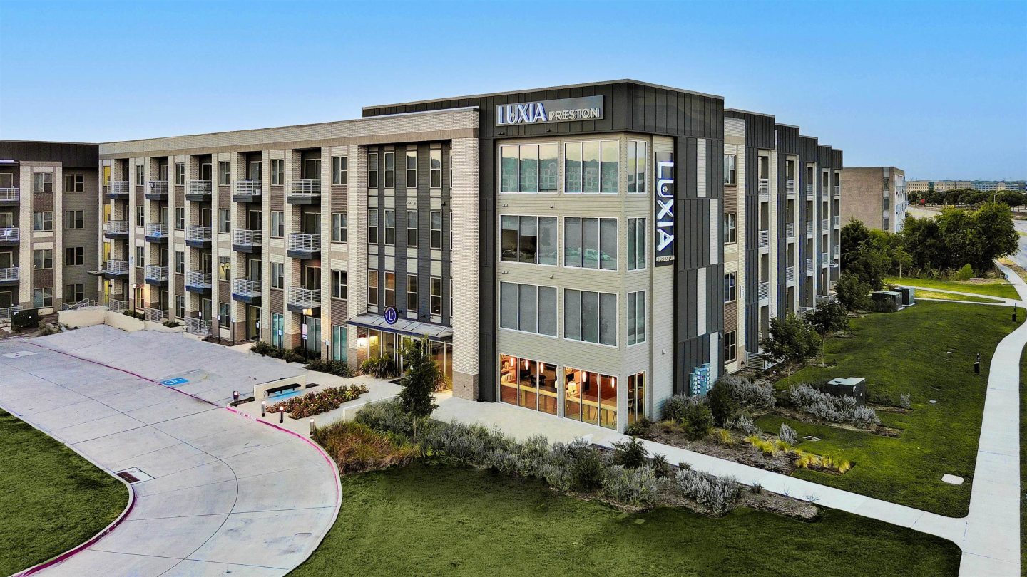 Luxia Preston Image 23