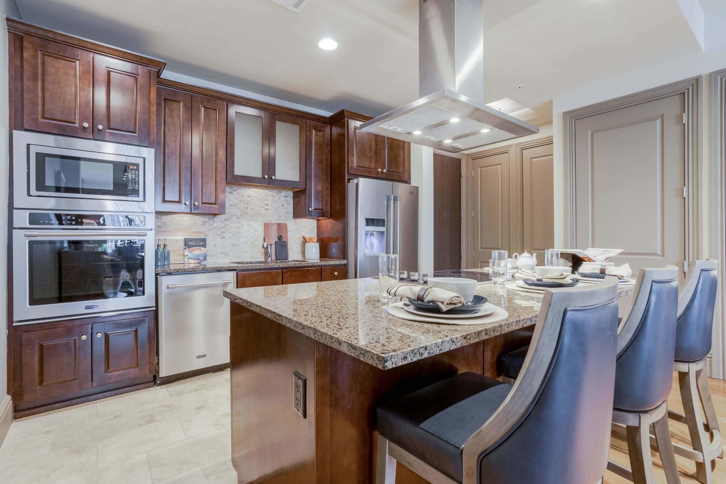 7 Riverway Image 18