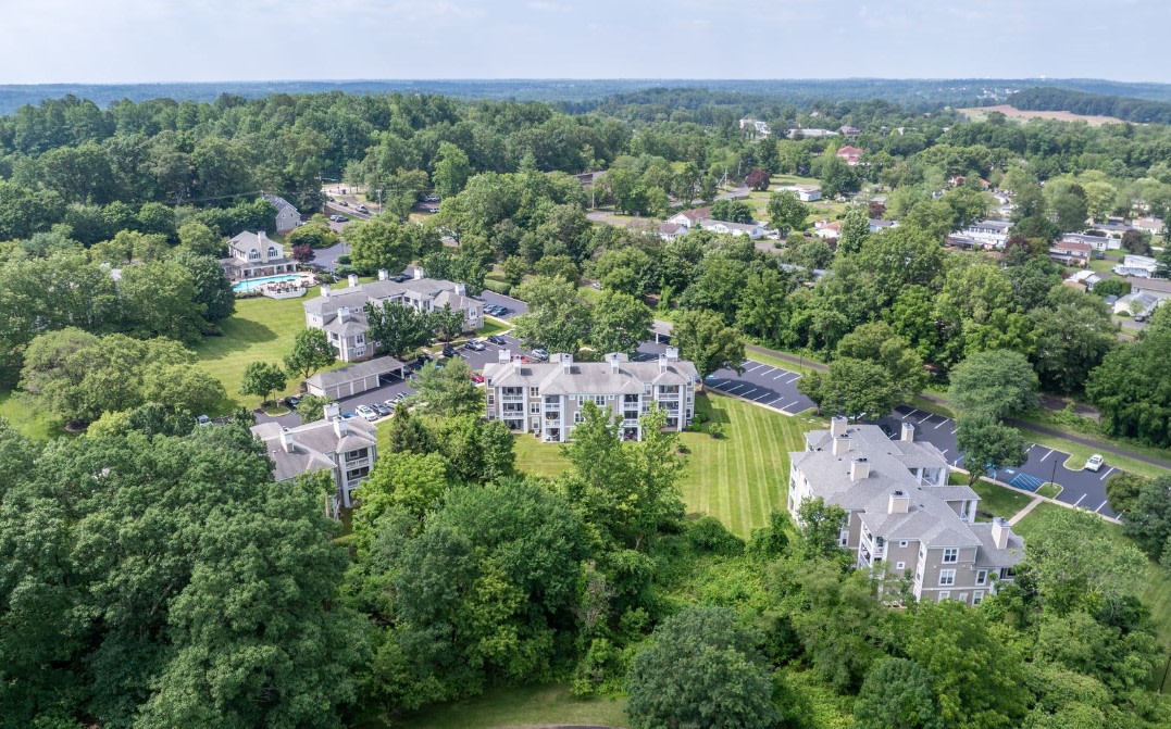 Stonington Farm Apartments Image 1