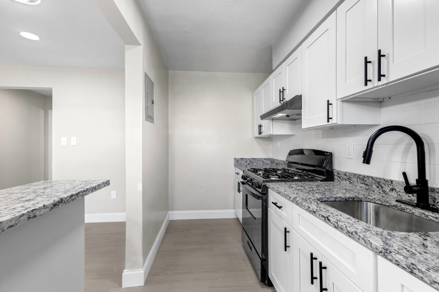 Laurel Court Apartments Image 13