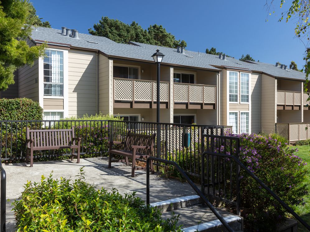 eaves Pacifica Image 21