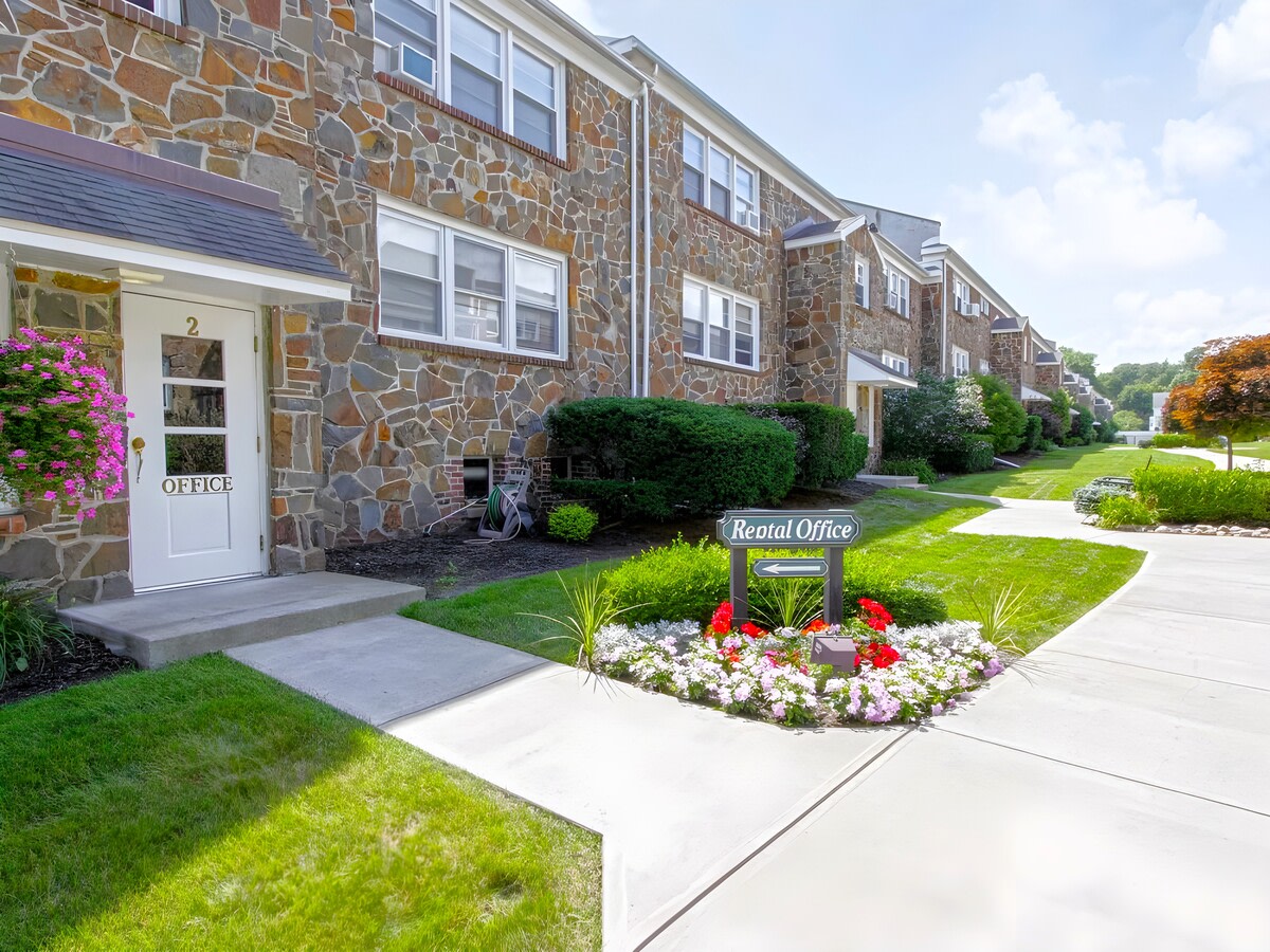 Menands Gardens Image 6