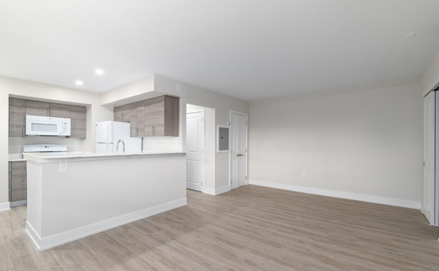 Donna Court Apartments Image 6